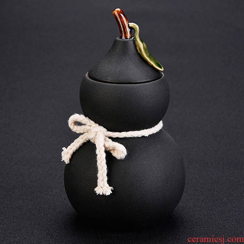 Friend is creative ceramic tea pot seal pot size home red and green tea pu 'er tea caddy fixings, black and white