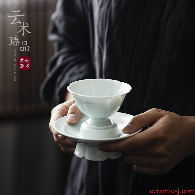 Shadow blue cloud art of jingdezhen manual imitation song dynasty style typeface left up carved kwai expressions using tea saucer lamps of kung fu tea cups