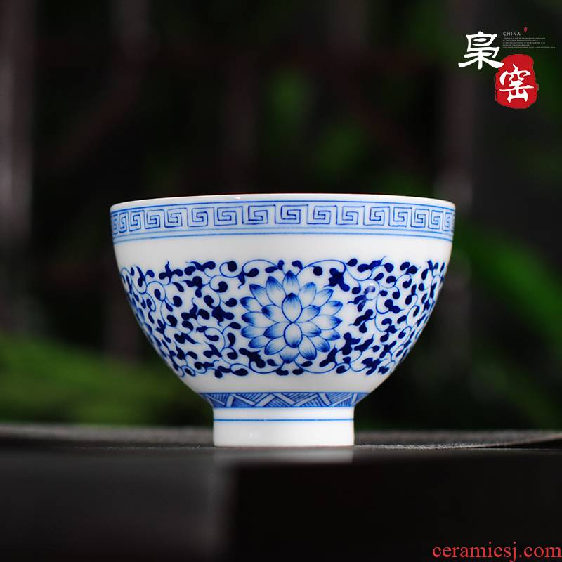 Jingdezhen ceramic cups manual master tea cup, hand draw blue and white lotus flower sample tea cup individual cup single CPU