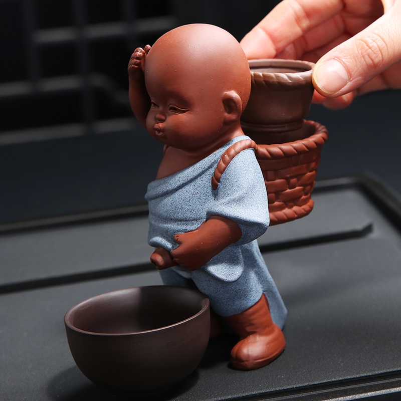 The creator of a new purple sand spraying urine children 's creative kung fu tea pet furnishing articles, The young monk tea accessories urine Eva characters