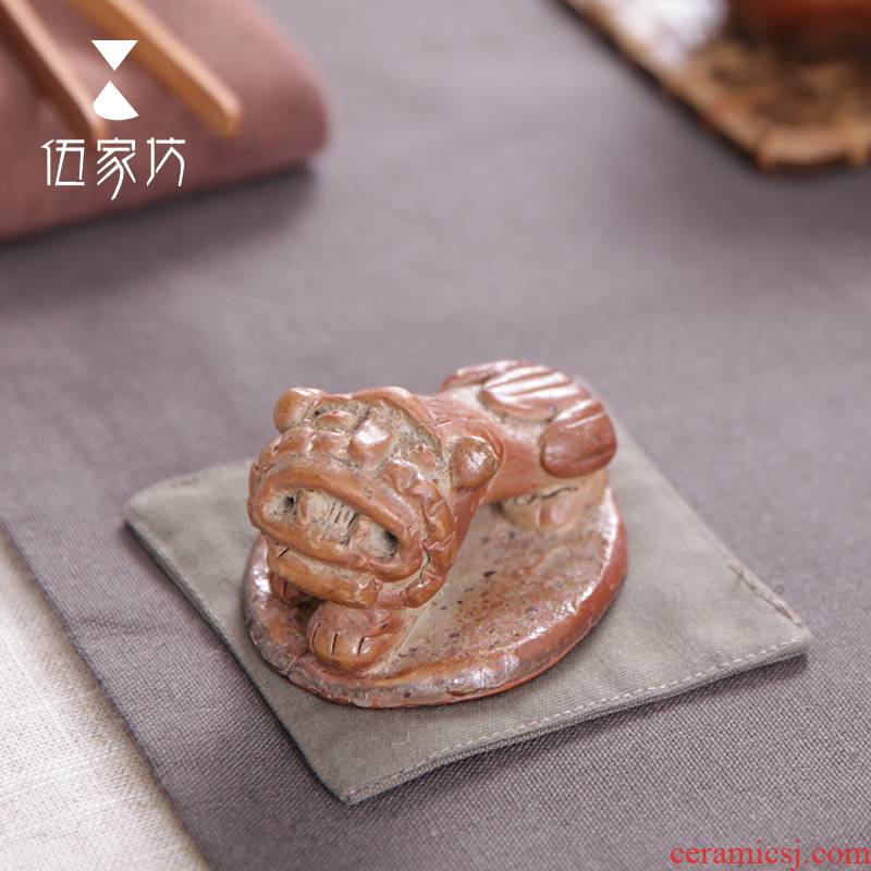 The Wu family fang ceramic tea pet firewood to play the lion creative furnishing articles by hand act the role ofing is tasted the tea taking with zero props