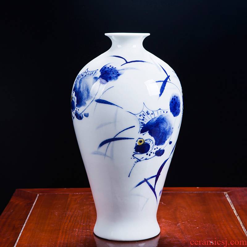 Famous master of jingdezhen ceramics hand - made porcelain vases, flower arrangement of Chinese style home sitting room adornment is placed