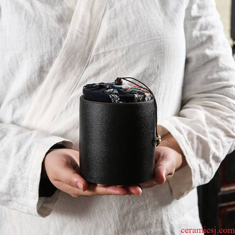 Ceramic tea pot small wooden plug-in seal pot black tea tea pot coarse TaoCun household mini storage tank