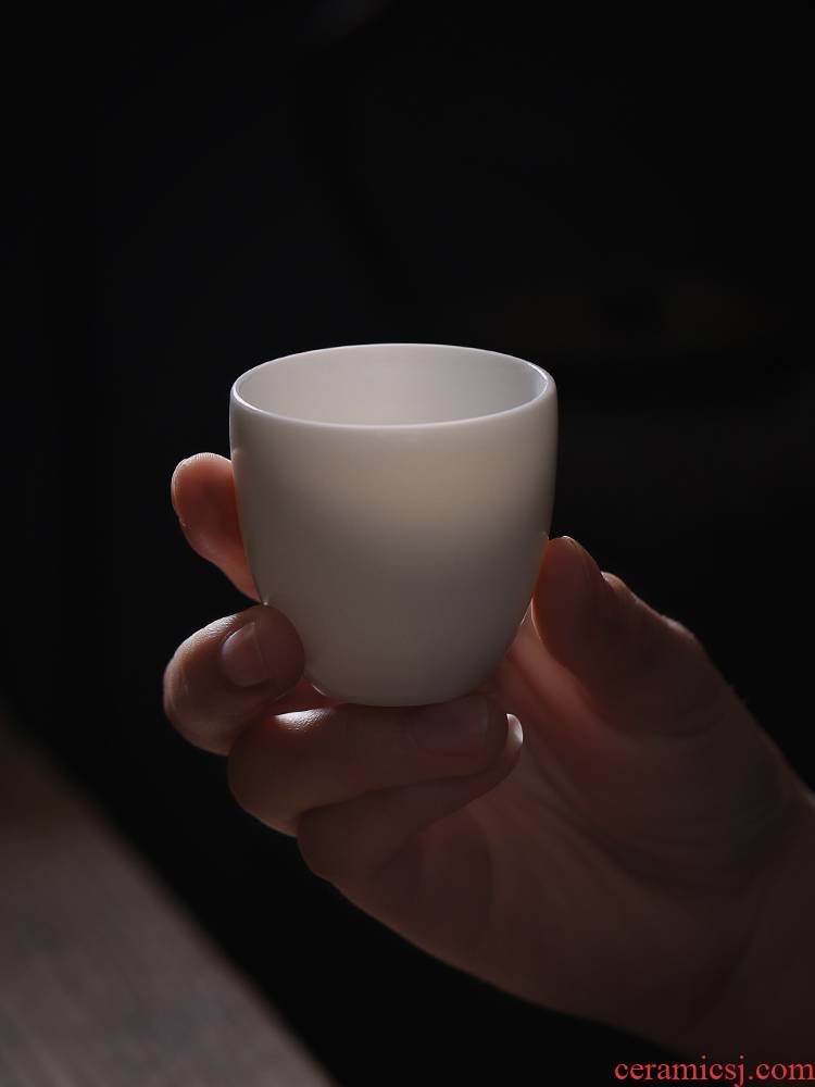 Jiangnan past dehua white porcelain teacup suet jade kung fu tea cups fragrance - smelling cup ceramic tea set master cup single CPU