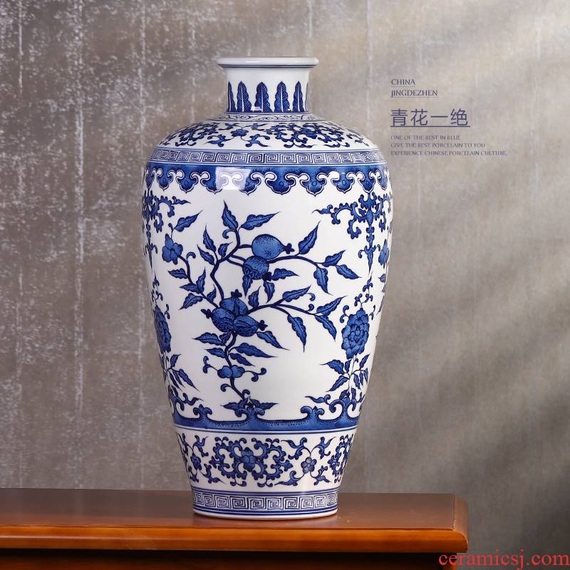 Hand draw archaize sitting room place large blue and white porcelain vase of jingdezhen ceramics flower arranging Chinese style household decorative arts and crafts