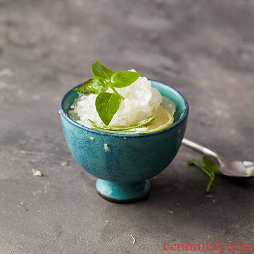 Restoring ancient ways and creative ceramic green ice cream bowl of yogurt dessert salad breakfast table to thicken the bowl
