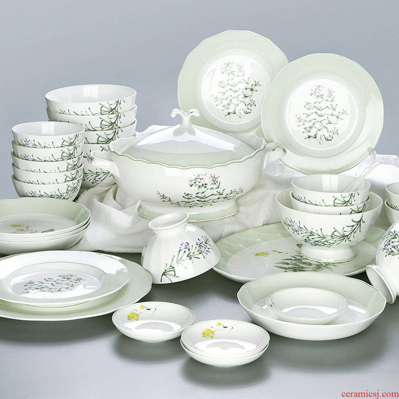 Chinese creative tableware suit household jingdezhen ipads porcelain dishes suit combination of pale green jade lotus expressions using plate of ceramics