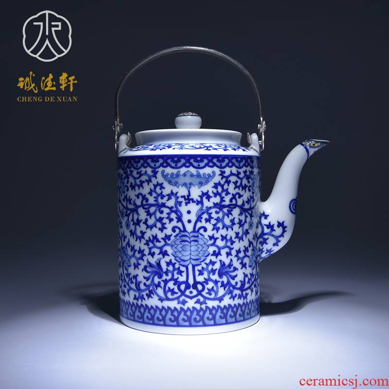Cheng DE xuan jingdezhen blue and white color su gong tie up with girder maker high - grade hand - made tea kettle 6 years of good fortune