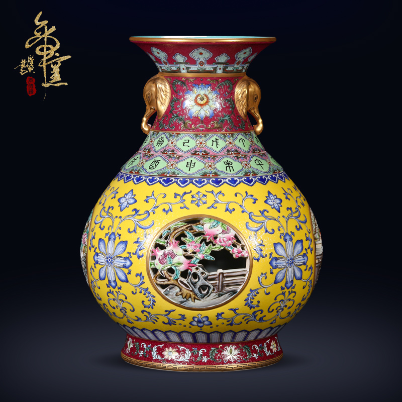 The Qing qianlong emperor up enamel medallion flowers lines like ear revolving bottles of jingdezhen ceramic porch penjing collection
