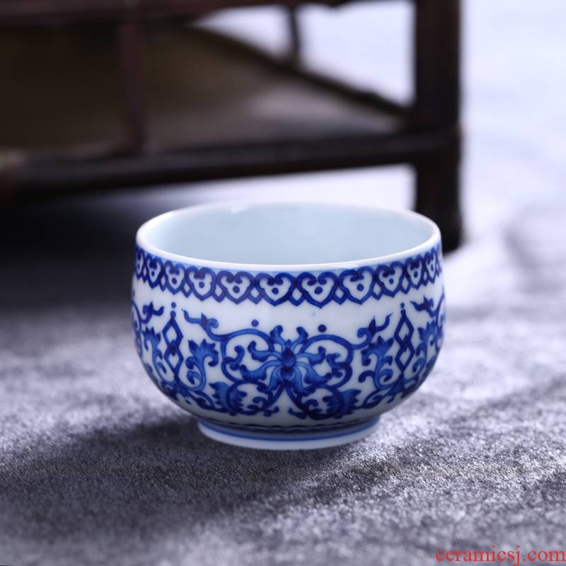 Offered home - cooked in checking ceramic bowl tea ware hand - made cup of jingdezhen porcelain tea set handless small blue and white porcelain teacup pressure hand