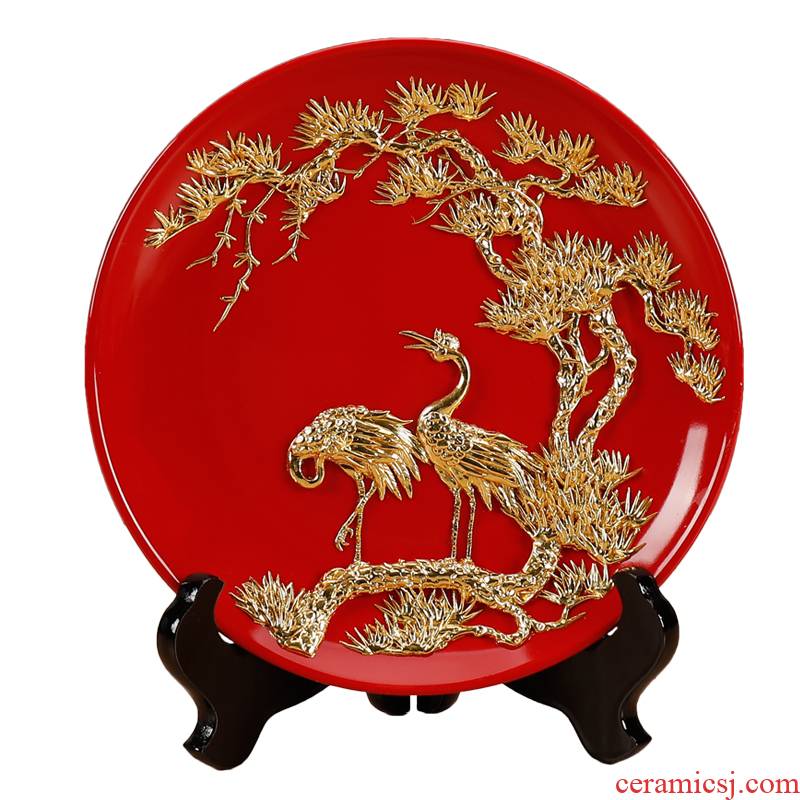 Really sheng paint line carve ceramic decoration plate furnishing articles sitting room plate plate pine crane, live to send the old man hand in xiamen