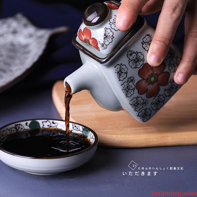 A Japanese ceramic oil pot with cover oil bottle kitchen seasoning bottle of soy sauce pot vinegar pot seasoning bottle