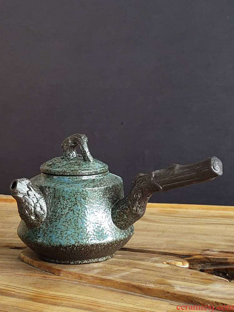 Coarse pottery teapot single pot of creative kung fu tea set a single household restore ancient ways for the tea exchanger with the ceramics filter the teapot