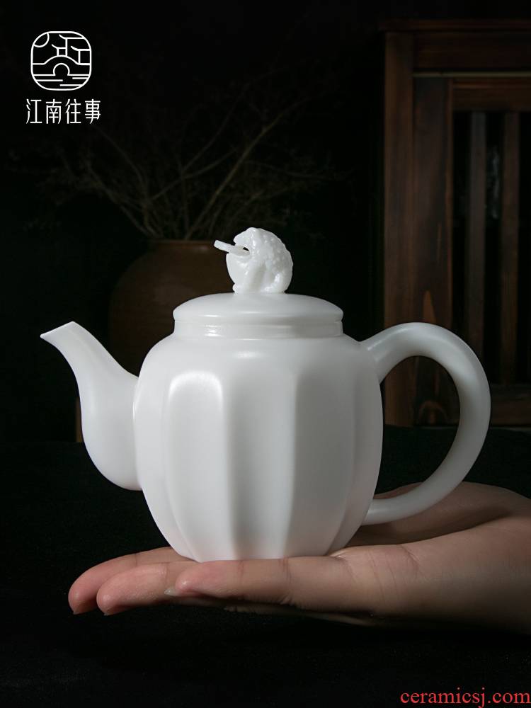 Jiangnan past small ceramic teapot Chinese white lucky spittor pot of white porcelain kung fu tea set and household teapot single pot