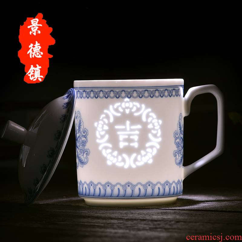 Jingdezhen blue and white and exquisite ceramic cups with cover Chinese tea cup mark cup home office gift