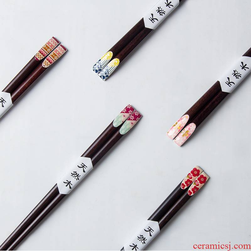Porcelain soul Japanese cherry blossom put nails chopsticks pointed household solid wood chopsticks are a pair of lovely tableware creative couples