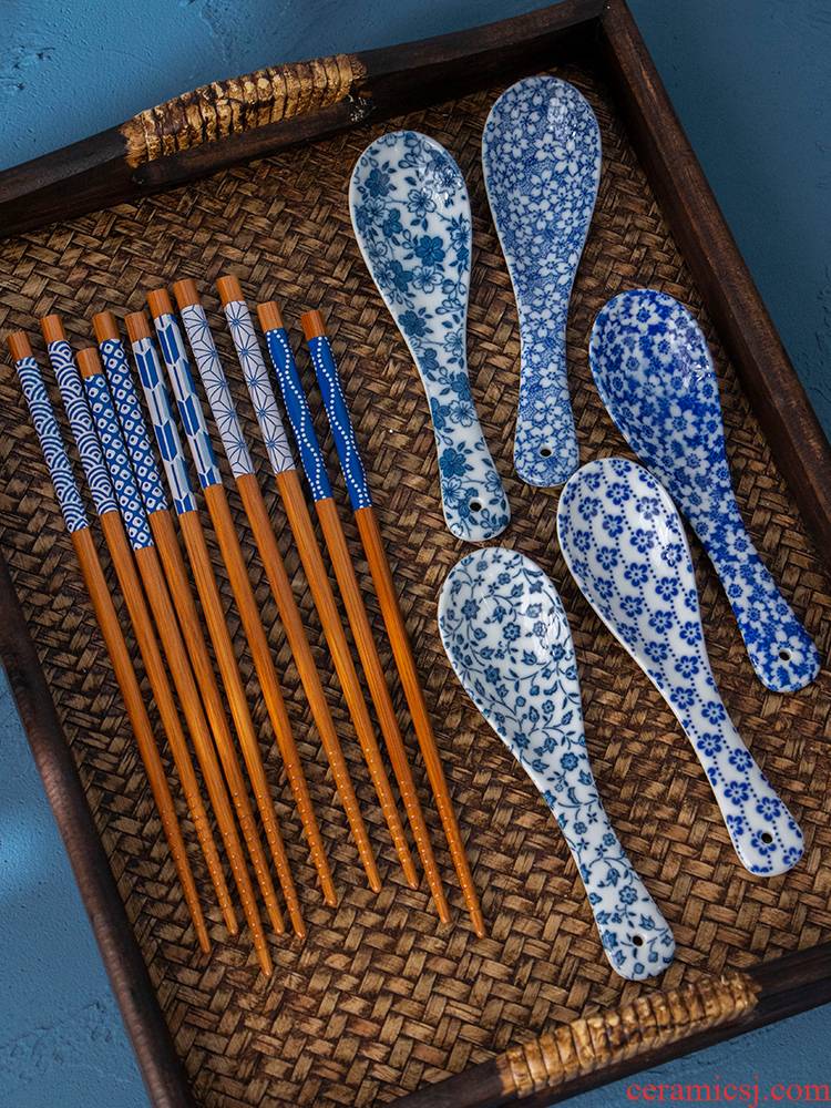 Five people use imported teaspoons of Five pairs of chopsticks sets of bamboo chopsticks + and wind patterns ceramic glaze next Five color spoon, spoon