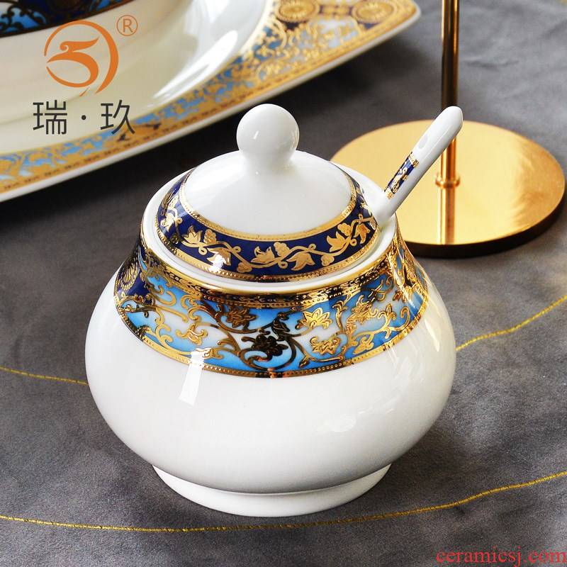 Exquisite three - dimensional relief gold sauce ipads porcelain pot seasoning salt hu jar with cover to send the spoon, ceramic bottles seasoning box
