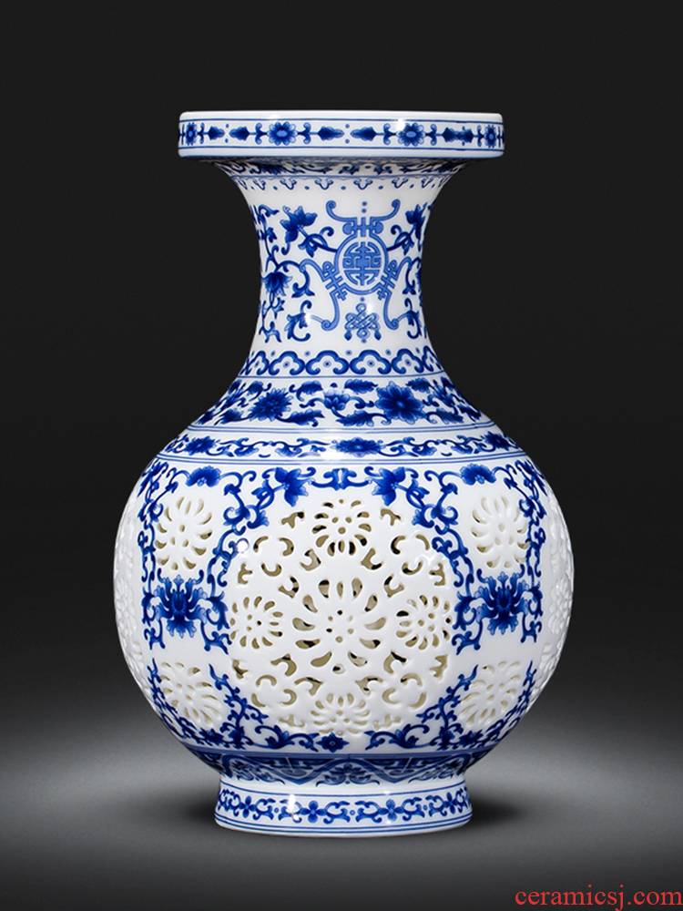 Blue and white porcelain of jingdezhen ceramics floret bottle furnishing articles rich ancient frame sitting room adornment of Chinese style household Chinese wind arranging flowers