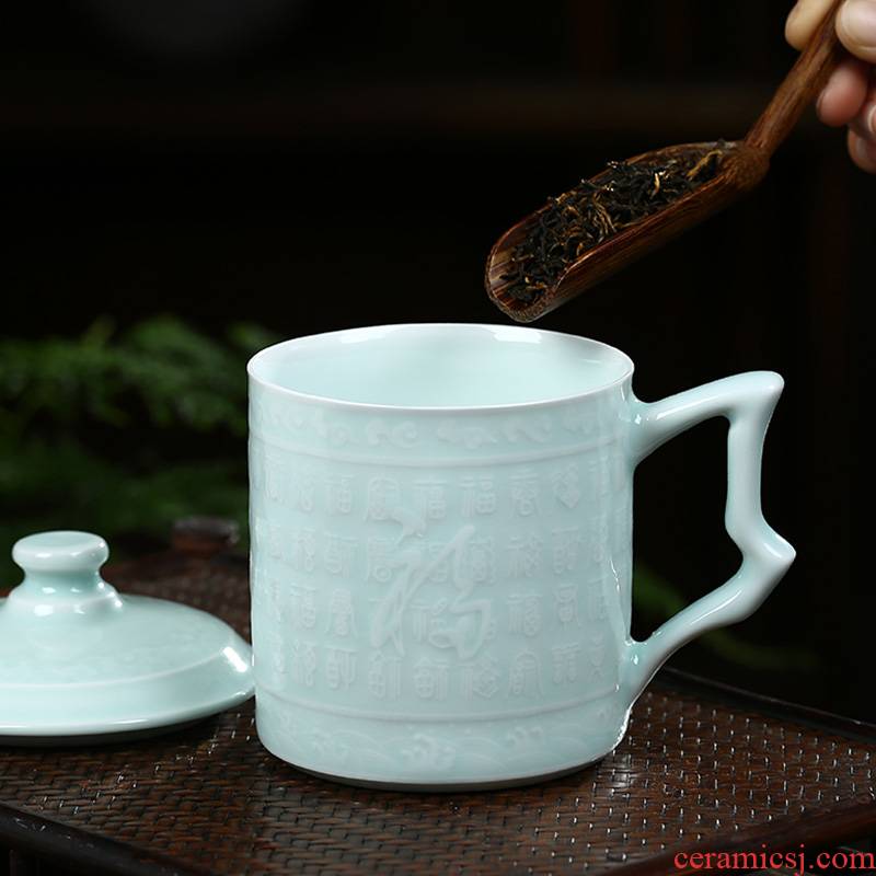 Jingdezhen ceramic tea BeiYing green hand - carved the personal office glass cup with cover cups gift cups