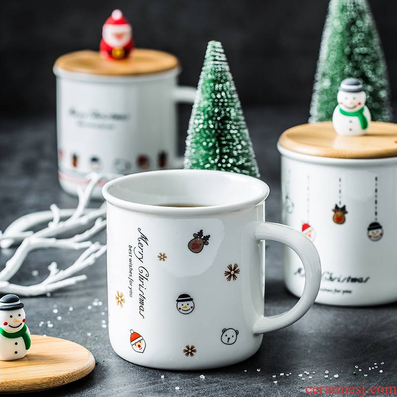 Christmas ceramic cups with cover with a spoon, mark cup lovers with fresh milk cup creative move trend