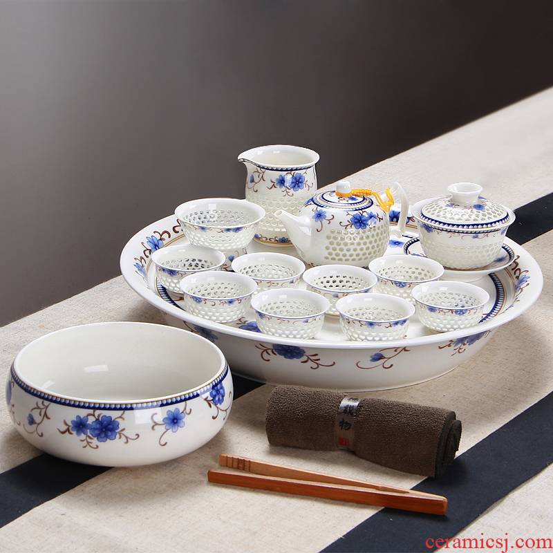 Xiang feng and exquisite tea sets suit of blue and white porcelain honeycomb hollow ceramic kung fu tea set the whole hive teapot teacup
