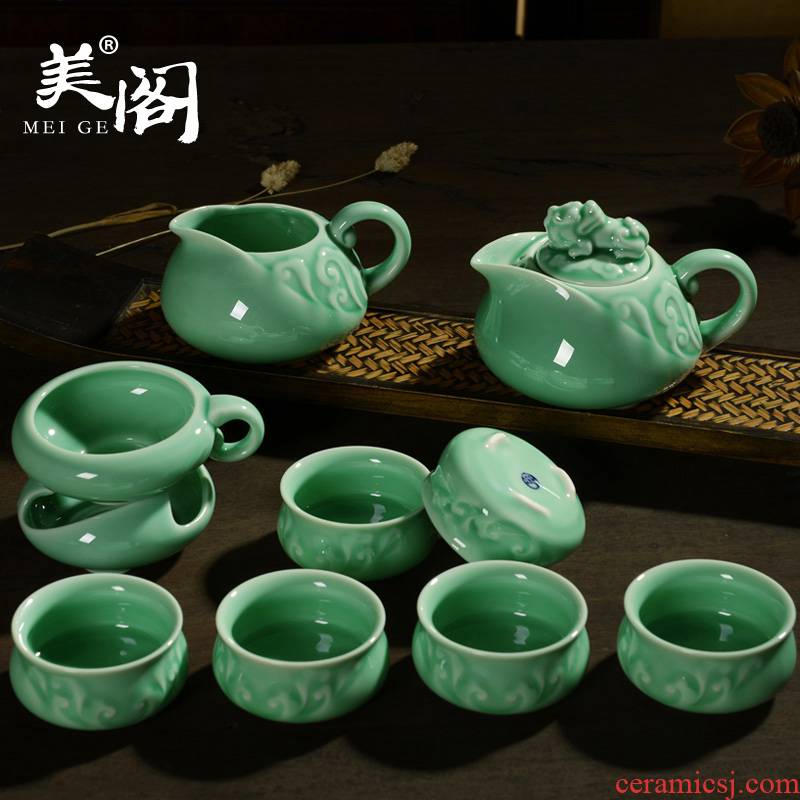 The cabinet of a complete set of celadon ceramics kung fu tea set The teapot tea hai tian, porcelain cups household gifts