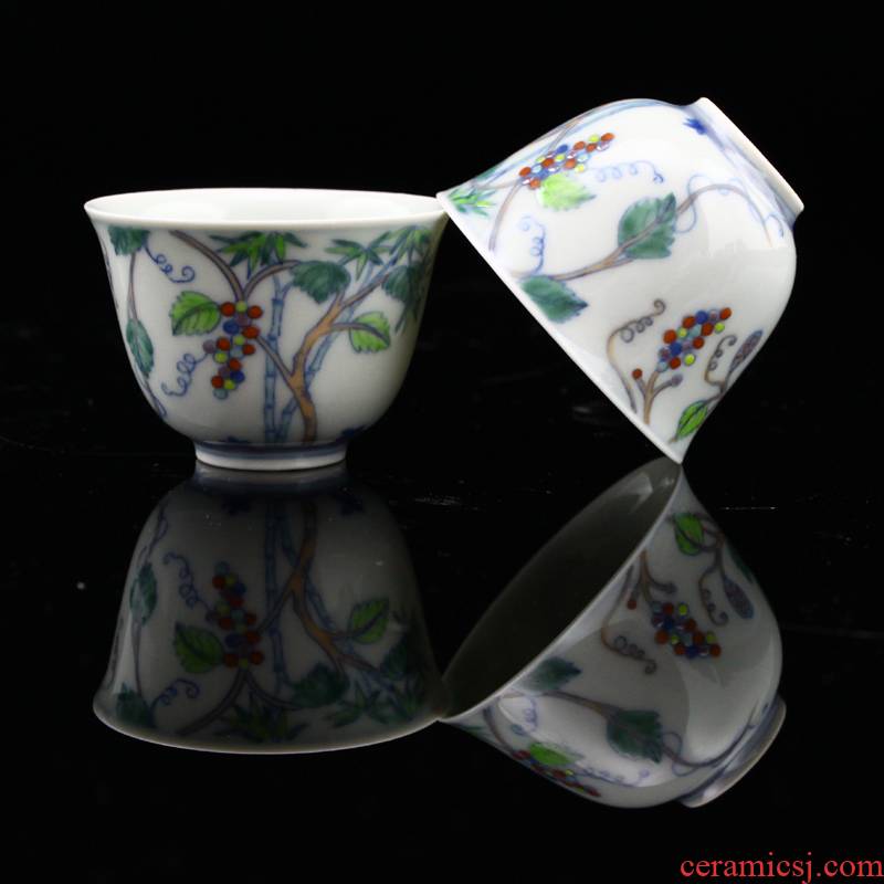 Offered home - cooked in jingdezhen blue and white color bucket hand - made porcelain tea set sample tea cup cup cup kung fu tea cup grapes