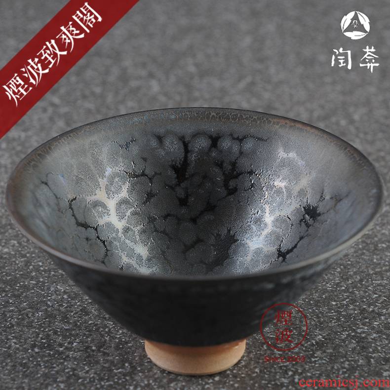 Made those Japanese pottery master tao 葊 up of soil the clear oil droplets temmoku built light tea cups