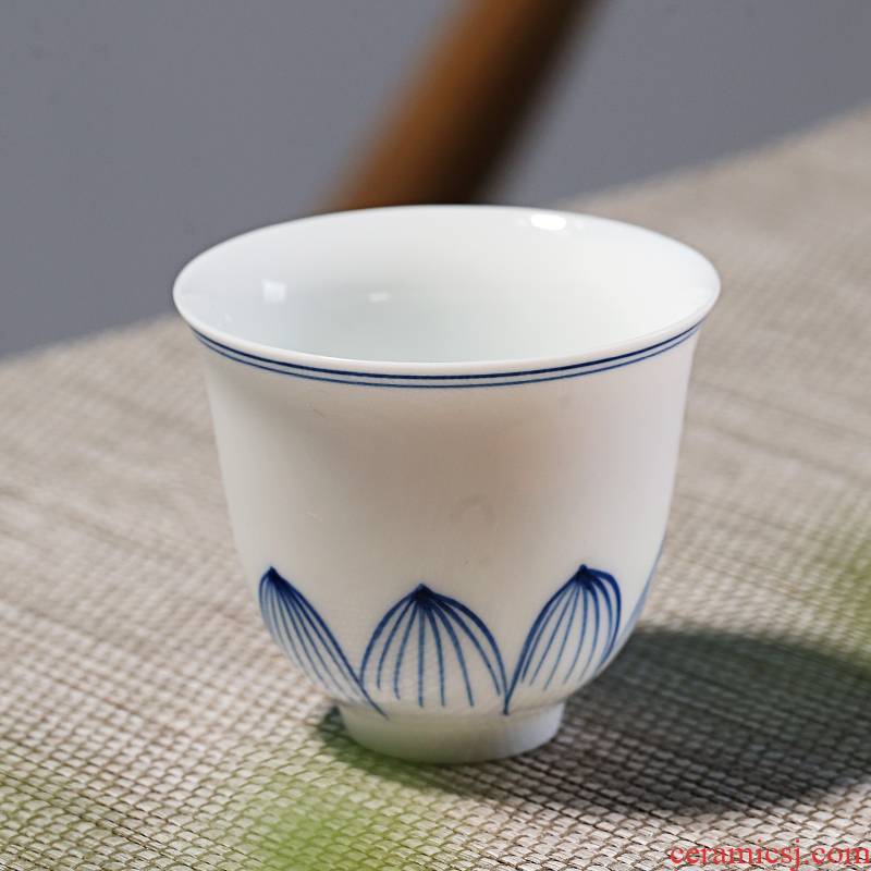 Old kung fu tea set at the grid sample tea cup thin body white porcelain cup tea hand - made ceramic double, single cups of tea cups