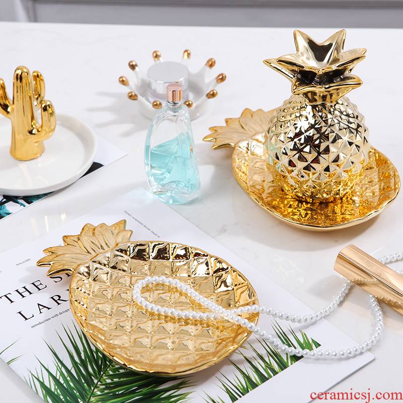 The Nordic contracted golden pineapple disc creative receive plate decoration plate ceramic plate compote household electroplating embossment furnishing articles