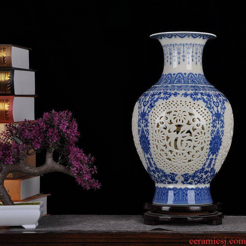 Jingdezhen ceramics ivory hollow out of the blue and white porcelain vase modern household act the role ofing is tasted furnishing articles [large] sitting room