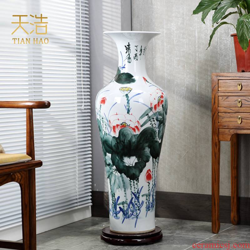Jingdezhen ceramics of large vases, hand - made potted European - style flower arrangement sitting room adornment is placed in porch sweets