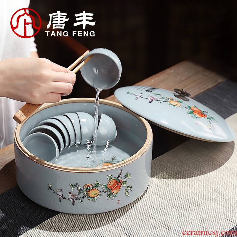 Tang Feng elder brother up with cover of tea to wash to heavy household washing a large water jar with a cover on kung fu tea set zero with ceramic cup