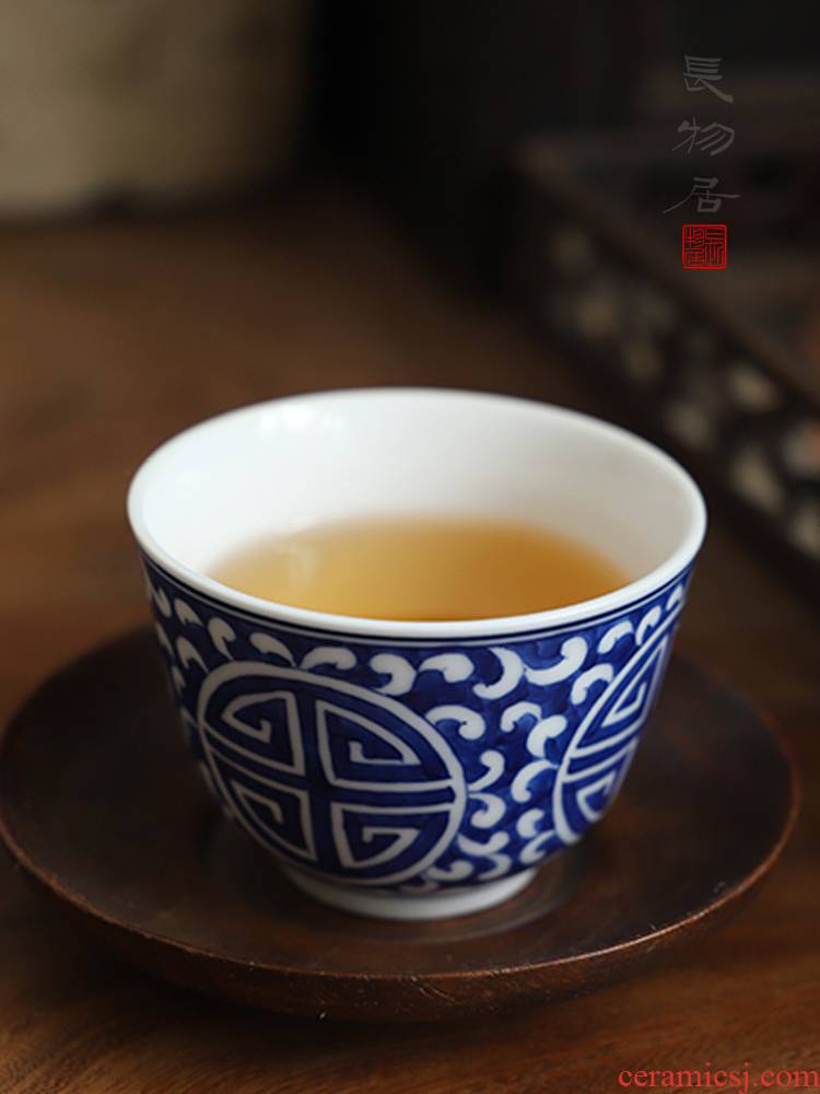 Offered home - cooked in jingdezhen blue and white space group long - lived grain ceramic sample tea cup hand - made porcelain tea cups