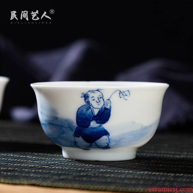Jingdezhen ceramic sample tea cup hand - made kung fu tea set of blue and white porcelain cups, small bowl masters cup individual cup
