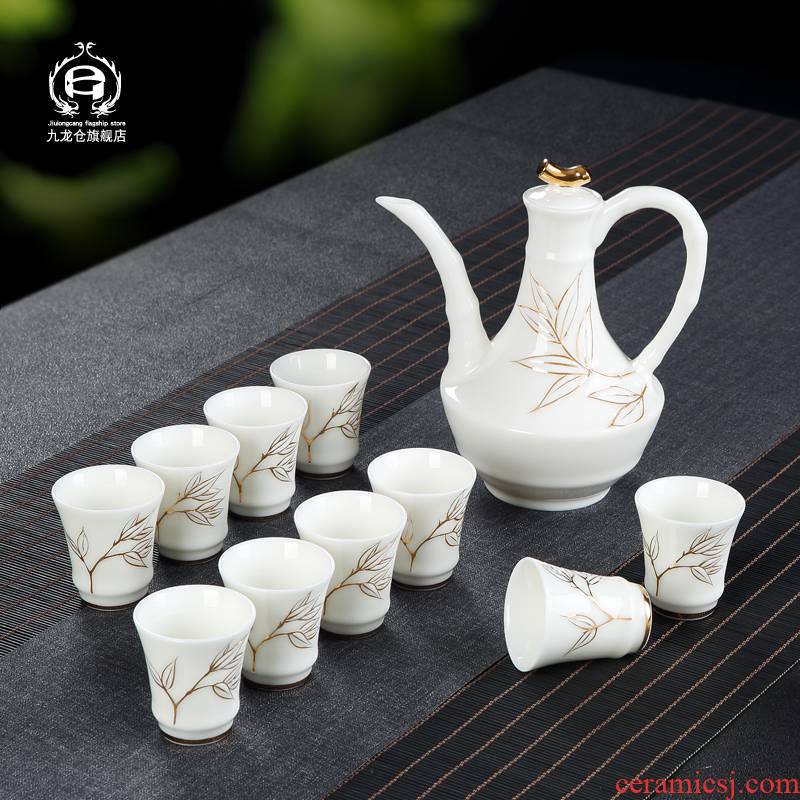 Jingdezhen suet jade hand paint ceramic wine suit household of Chinese style liquor wine glasses. A small handleless wine cup hip flask