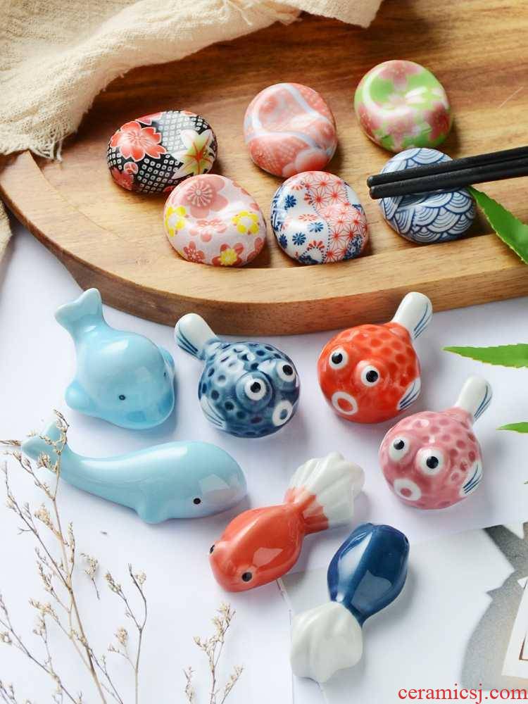 Creative lovely bijia whales' is a cartoon Japanese chopsticks chopsticks holder frame to live in a small place adorn ceramics