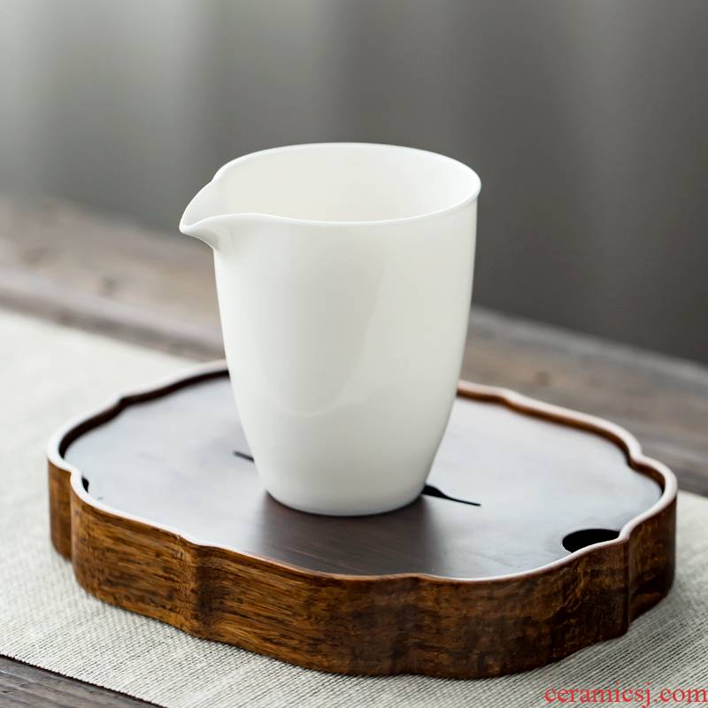 White porcelain porcelain constant hall creative fair keller kung fu tea tea tea sea ceramics points well cup household accessories