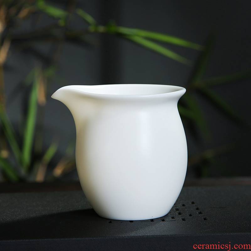 White porcelain ceramic large portion dehua suet jade fair keller cup tea, kung fu tea set manually heat - resistant thickening tea sea