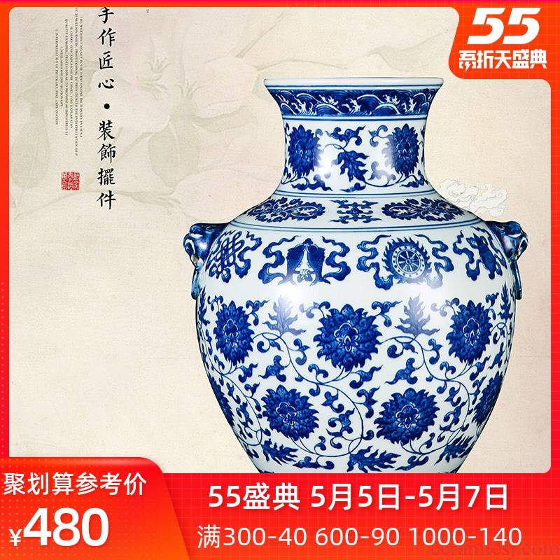 Jingdezhen porcelain vases, antique hand - made lion of blue and white porcelain cup in a living room home furnishing articles decoration arranging flowers