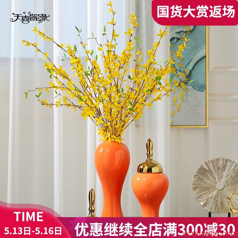 European ceramic vase is placed between sitting room light flower arranging dried flowers creative move modern key-2 luxury example household furnishings