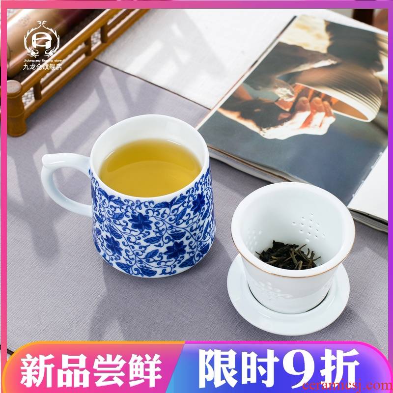 Jingdezhen blue and white porcelain large capacity filter ceramic cups tea separation of household of Chinese style large tea tea cup