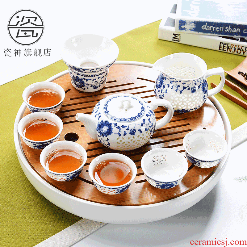 Blue and white porcelain god exquisite household ceramics kung fu tea tea tray was suit portable travel teapot tea, the tea is taking