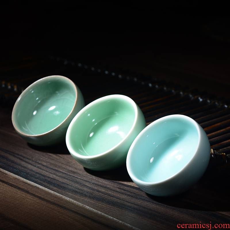 Kung fu tea cups longquan celadon brother elder brother up up MeiQing powder sample tea cup sketch cup green small round cup home