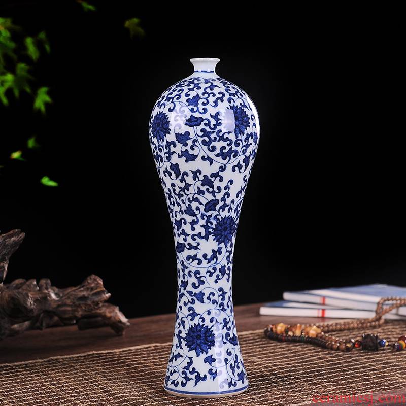 Blue and white porcelain of jingdezhen ceramics flower wine bottle of flower, flower implement fashionable household decoration handicraft furnishing articles in the living room