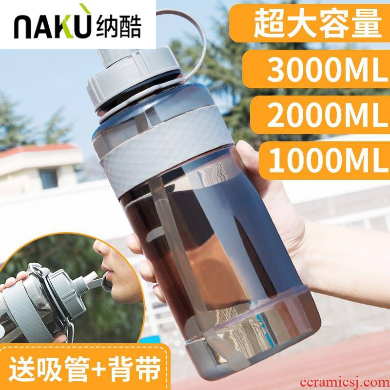 He cool large large capacity 5000 ml bottle of high - capacity plastic cups super 3 litres of water a cup men 's large 4000