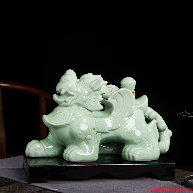 The mythical wild animal bottle furnishing articles 5 jins of jingdezhen ceramic household seal creative process empty wine bottle wine canned wine