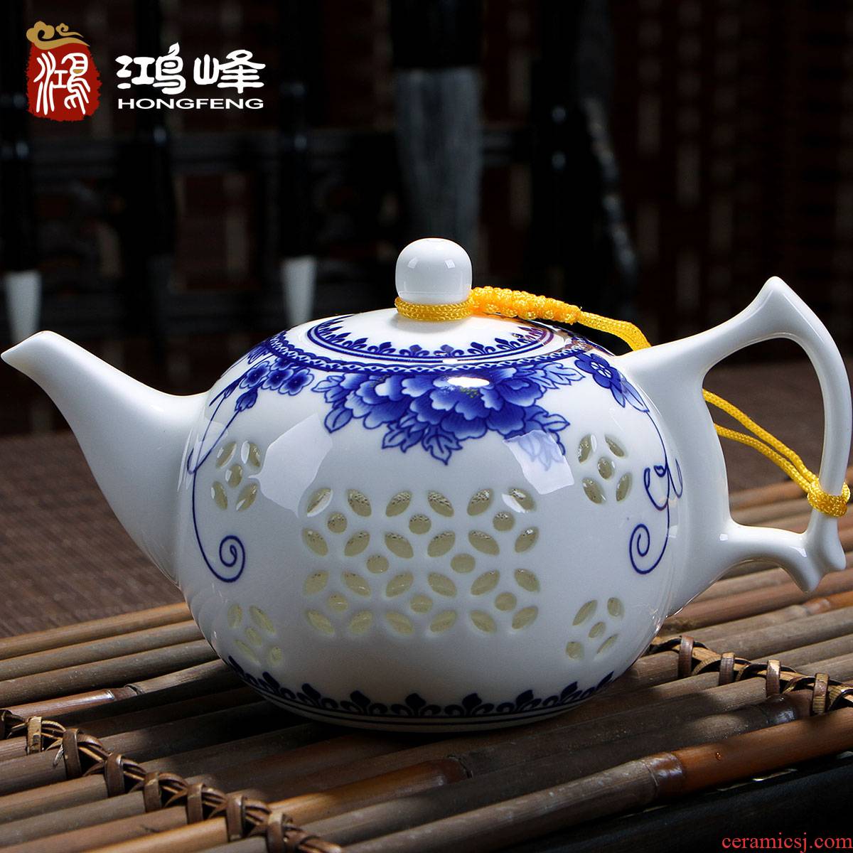 Blue and white porcelain ceramic teapot single pot home filtering small manual exquisite hollow out white porcelain jingdezhen tea kungfu