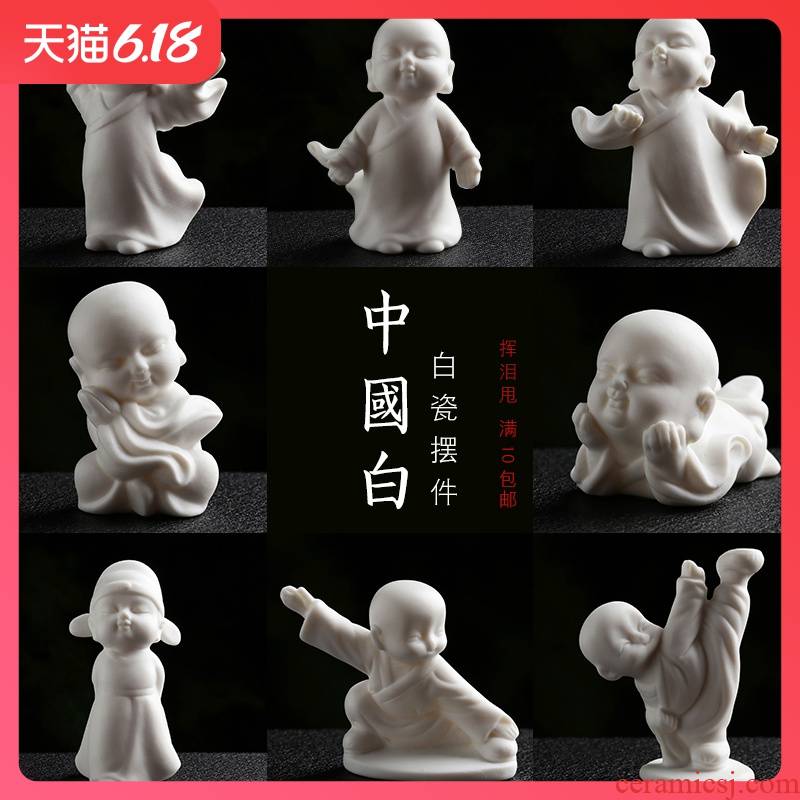 Creative furnishing articles Chinese white white porcelain ceramic characters play tea pet flowers pet car decorations tea accessories